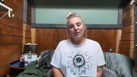 Snapshot of littlelisa1 chatting on 12, 5, 2026 lisanixs online show from 12, 5, 2026