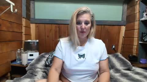 Snapshot of littlelisa1 chatting on 19, 5, 2026 lisanixs online show from 19, 5, 2026