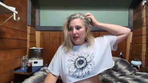 Snapshot of littlelisa1 chatting on 23, 5, 2026 lisanixs online show from 23, 5, 2026