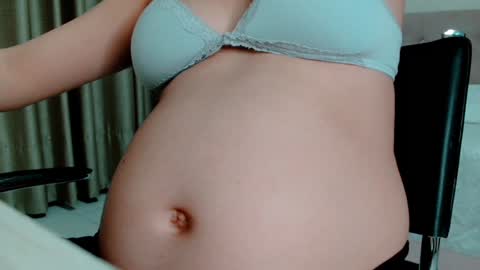 Snapshot of littlemolly_pregnant chatting on 12, 1, 2025 Sarahs Room online show from 12, 1, 2025