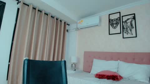 Snapshot of littlemolly_pregnant chatting on 23, 1, 2025 Sarahs Room online show from 23, 1, 2025