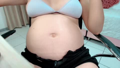 Snapshot of littlemolly_pregnant chatting on 29, 1, 2025 Sarahs Room online show from 29, 1, 2025