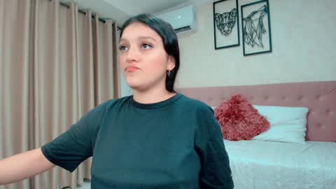 Snapshot of littlemolly_pregnant chatting on 30, 1, 2025 Sarahs Room online show from 30, 1, 2025