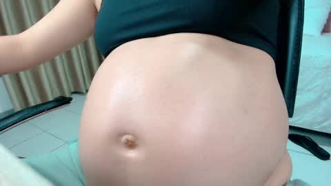 Snapshot of littlemolly_pregnant chatting on 12, 2, 2025 Sarahs Room online show from 12, 2, 2025