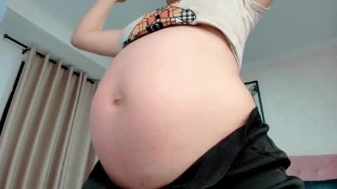 Snapshot of littlemolly_pregnant chatting on 6, 3, 2025 Sarahs Room online show from 6, 3, 2025
