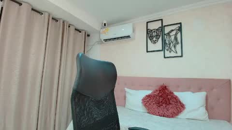 Sarahs Room online show from 20, 5, 2026