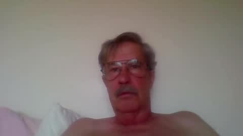 Snapshot of littlepetey17 chatting on 25, 10, 2025 littlepetey17 online show from 25, 10, 2025
