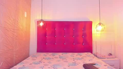 Snapshot of littlesophiie_ chatting on 5, 3, 2025 littlesophiie_ online show from 5, 3, 2025
