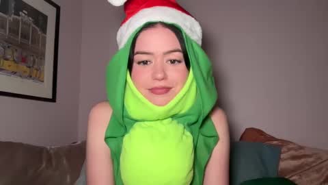 Snapshot of littlesugarpea chatting on 25, 12, 2024 Little Sugar Pea online show from 25, 12, 2024