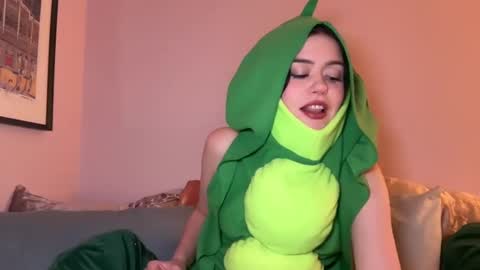 Snapshot of littlesugarpea chatting on 5, 1, 2025 Little Sugar Pea online show from 5, 1, 2025