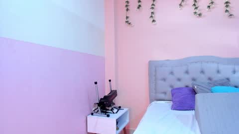 Snapshot of littletammy4u_ chatting on 22, 10, 2025 tammy online show from 22, 10, 2025