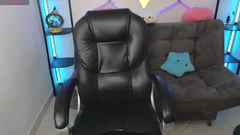 Snapshot of littlevixen18 chatting on 20, 12, 2024 littlevixen18 online show from 20, 12, 2024