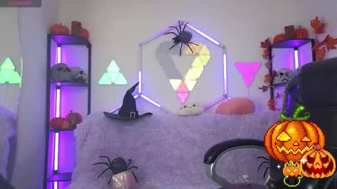 Snapshot of littlevixen18 chatting on 20, 10, 2025 littlevixen18 online show from 20, 10, 2025