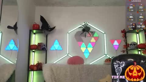 Snapshot of littlevixen18 chatting on 23, 10, 2025 littlevixen18 online show from 23, 10, 2025