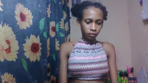 Snapshot of littleyanah chatting on 16, 4, 2026 yanah online show from 16, 4, 2026