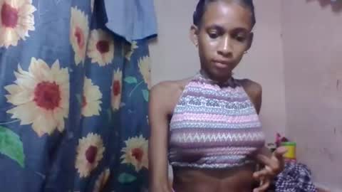 Snapshot of littleyanah chatting on 20, 4, 2026 yanah online show from 20, 4, 2026