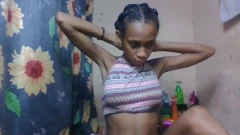 Snapshot of littleyanah chatting on 22, 4, 2026 yanah online show from 22, 4, 2026