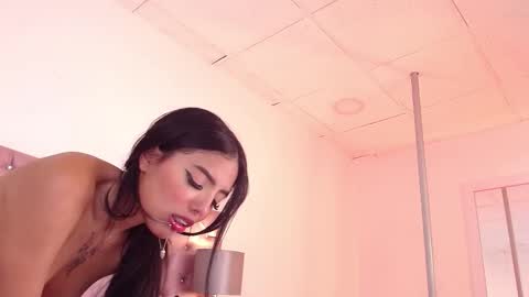 Snapshot of liv20_ chatting on 5, 10, 2025 Nicky online show from 5, 10, 2025