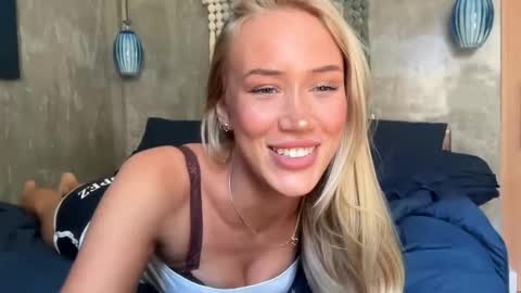 Snapshot of livslifee chatting on 5, 3, 2026 olivia online show from 5, 3, 2026