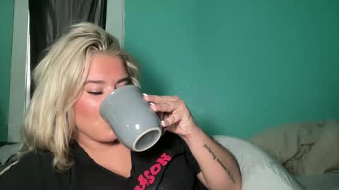 Snapshot of livvymack chatting on 7, 10, 2025 Livvy online show from 7, 10, 2025