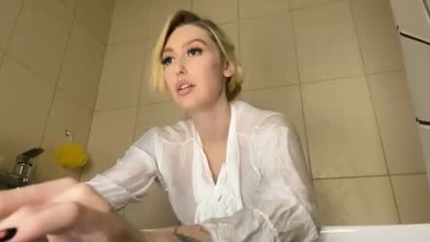 Snapshot of liya_ray chatting on 26, 10, 2025 Liya Ray online show from 26, 10, 2025