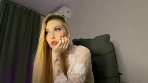 Snapshot of liya_ray chatting on 1, 11, 2025 Liya Ray online show from 1, 11, 2025