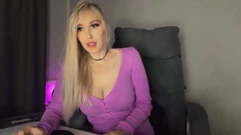 Snapshot of liya_ray chatting on 15, 11, 2025 Liya Ray online show from 15, 11, 2025