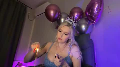 Snapshot of liya_ray chatting on 1, 12, 2025 Liya Ray online show from 1, 12, 2025