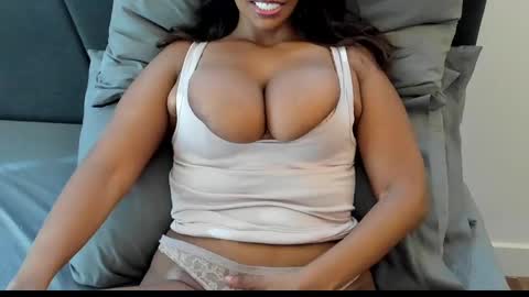 Snapshot of liyanamee chatting on 3, 10, 2025 Liyanamee online show from 3, 10, 2025