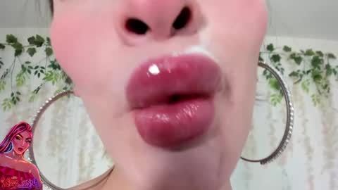 Snapshot of liz_lunaa chatting on 7, 5, 2026 Liz Luna online show from 7, 5, 2026