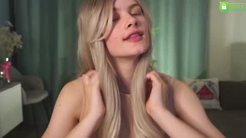 Snapshot of lizbethcoll chatting on 5, 2, 2025 Sunnheart online show from 5, 2, 2025