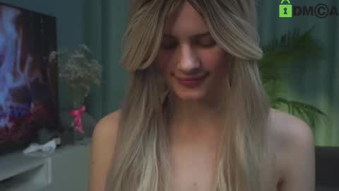 Snapshot of lizbethcoll chatting on 24, 2, 2025 Sunnheart online show from 24, 2, 2025