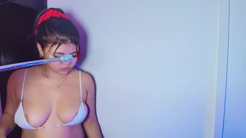 Lizz  online show from 5, 3, 2025