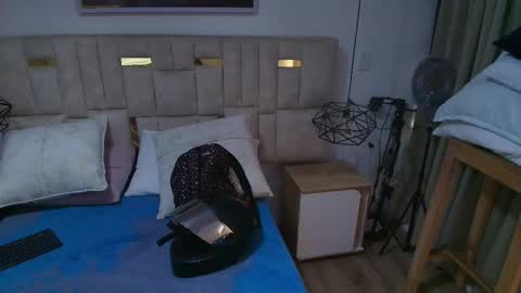 Lizz  online show from 11, 11, 2025