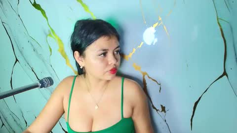 Snapshot of lizz_tender chatting on 4, 12, 2025 Lizz online show from 4, 12, 2025