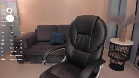 Lizzi  online show from 2, 3, 2025