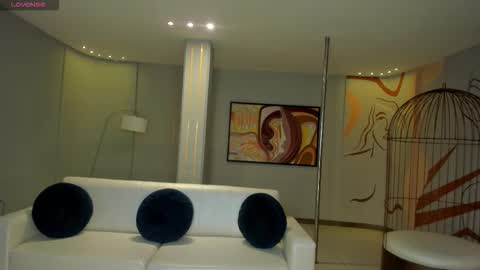 Lizzi  online show from 12, 11, 2025