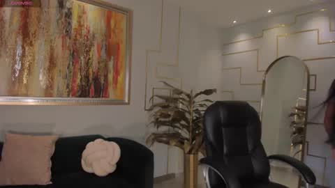 Lizzi  online show from 28, 2, 2026