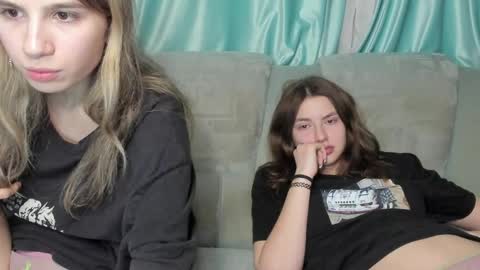 lizzi_muur online show from 2, 1, 2025