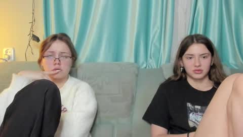 lizzi_muur online show from 3, 1, 2025