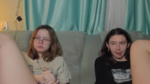 lizzi_muur online show from 6, 1, 2025