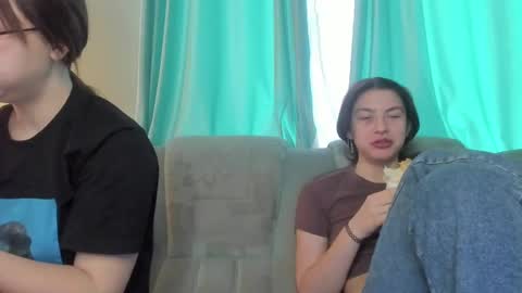 lizzi_muur online show from 1, 2, 2025