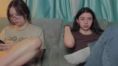 lizzi_muur online show from 3, 2, 2025