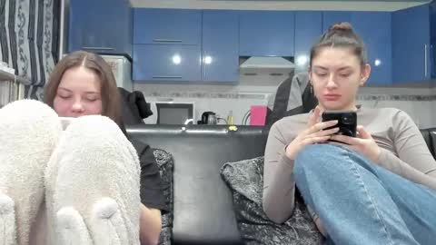 lizzi_muur online show from 9, 2, 2025