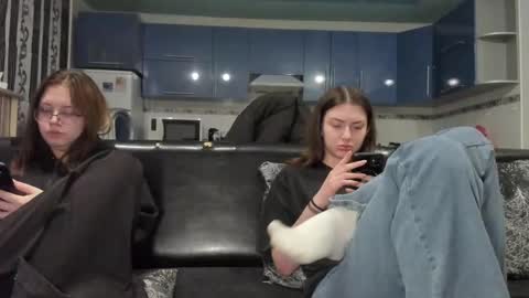 lizzi_muur online show from 23, 2, 2025