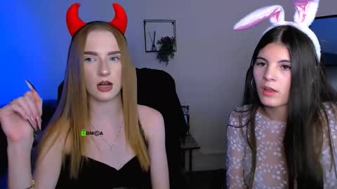 Snapshot of lizzie_boom chatting on 12, 9, 2025 lizzie_boom online show from 12, 9, 2025