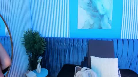 Lizzie Evan online show from 10, 10, 2025