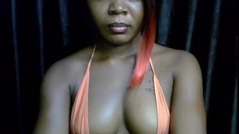 Snapshot of lizzy_petite chatting on 8, 9, 2025 lizzy online show from 8, 9, 2025
