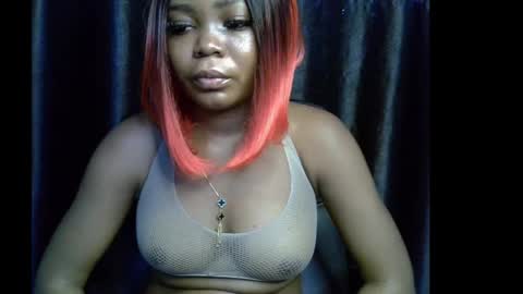 Snapshot of lizzy_petite chatting on 19, 9, 2025 lizzy online show from 19, 9, 2025