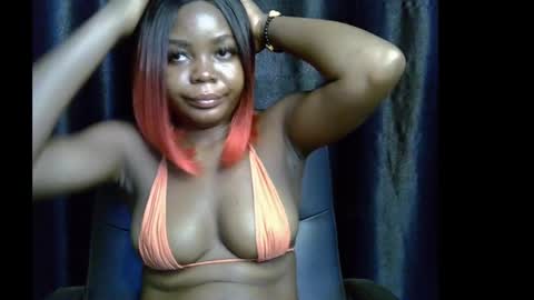 Snapshot of lizzy_petite chatting on 21, 9, 2025 lizzy online show from 21, 9, 2025